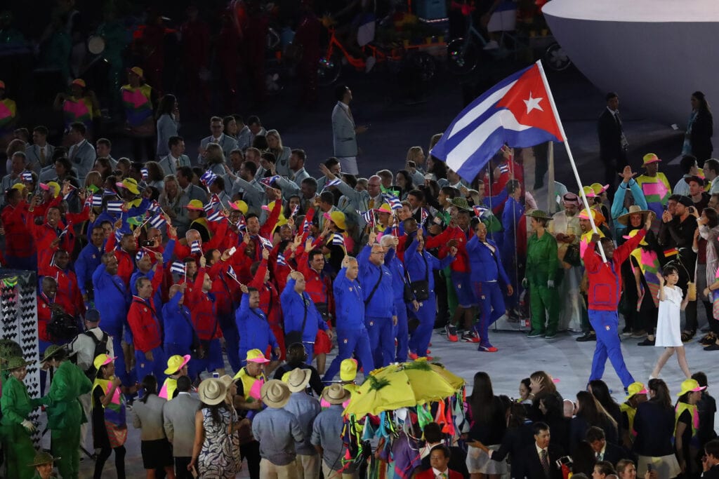 Jess Willard knocks out Jack Johnson