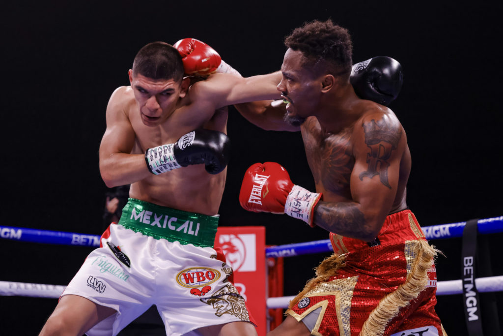 Ra’eese Aleem Defeats Eduardo Baez