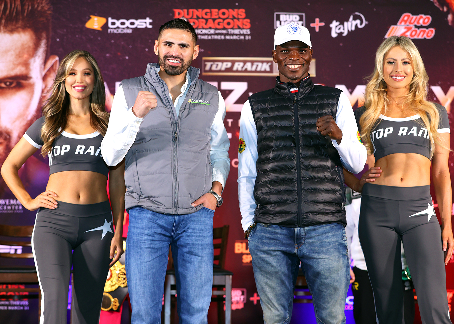 Jose Ramirez vs Richard Commey pose2