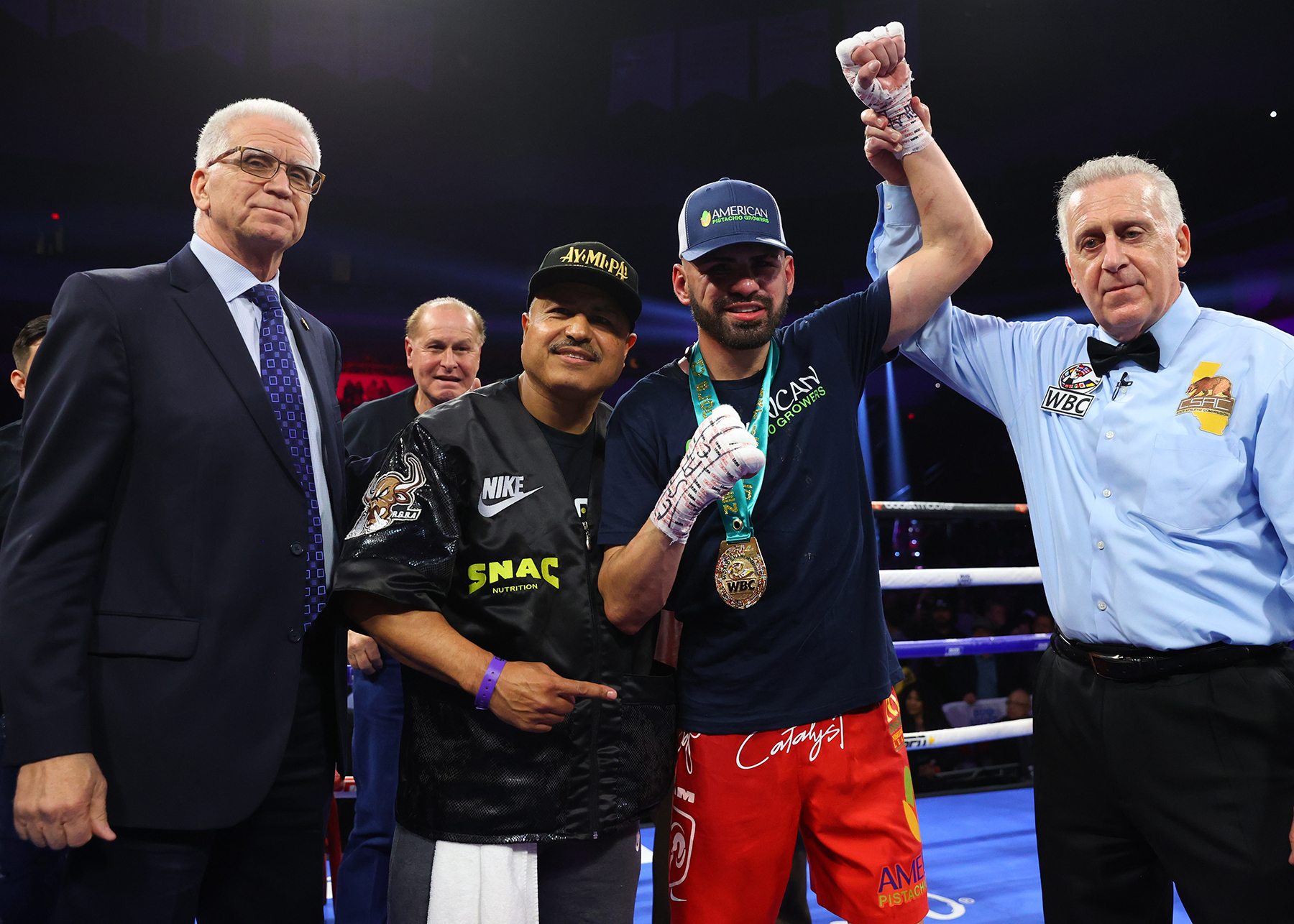 Jose Ramirez knocks out Richard Commey with nasty body shot