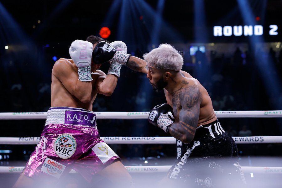Alexandro Santiago Domintes Nonito Donaire To Capture WBC Title
