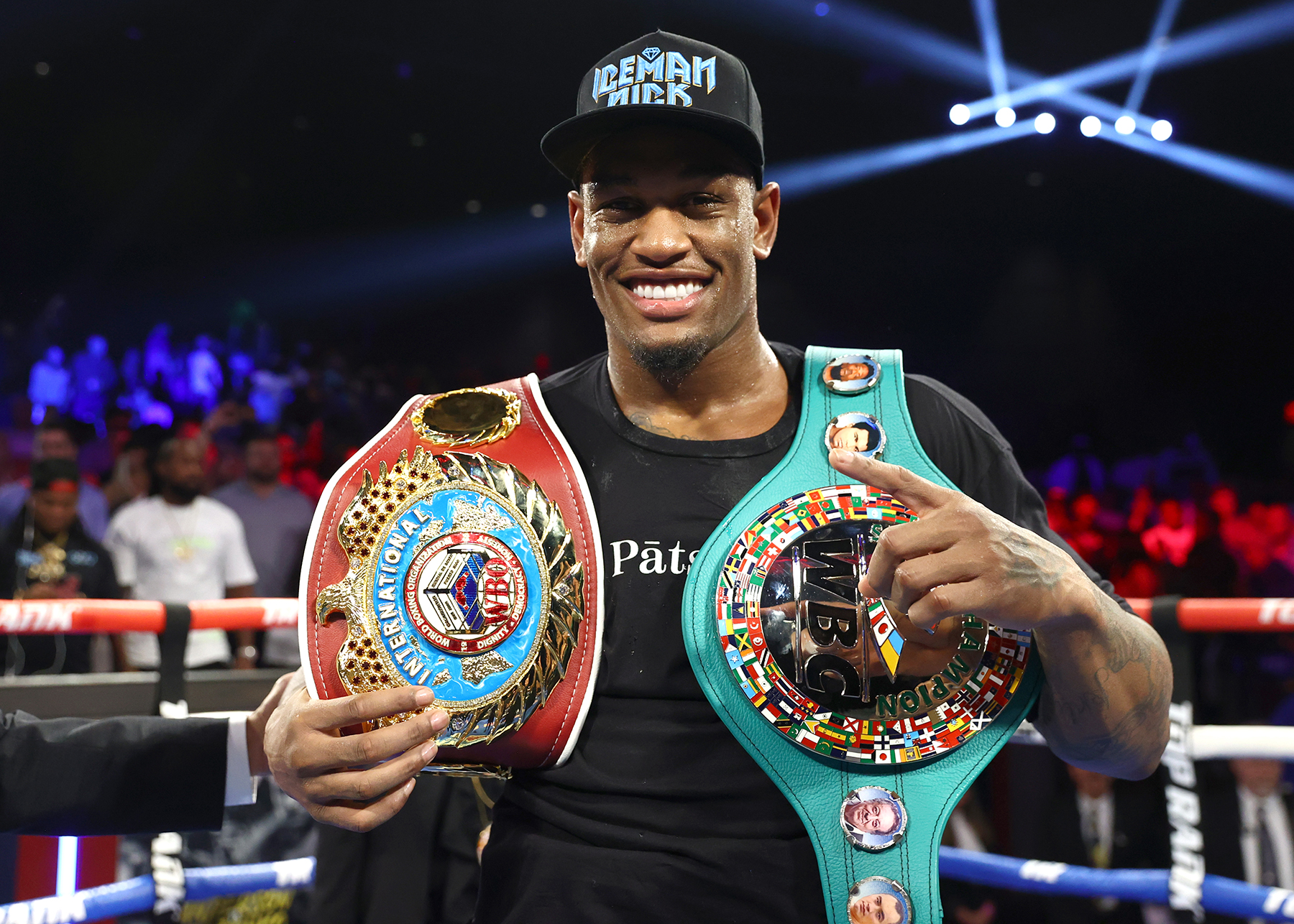 Jared Anderson stops Andriy Rudenko in five