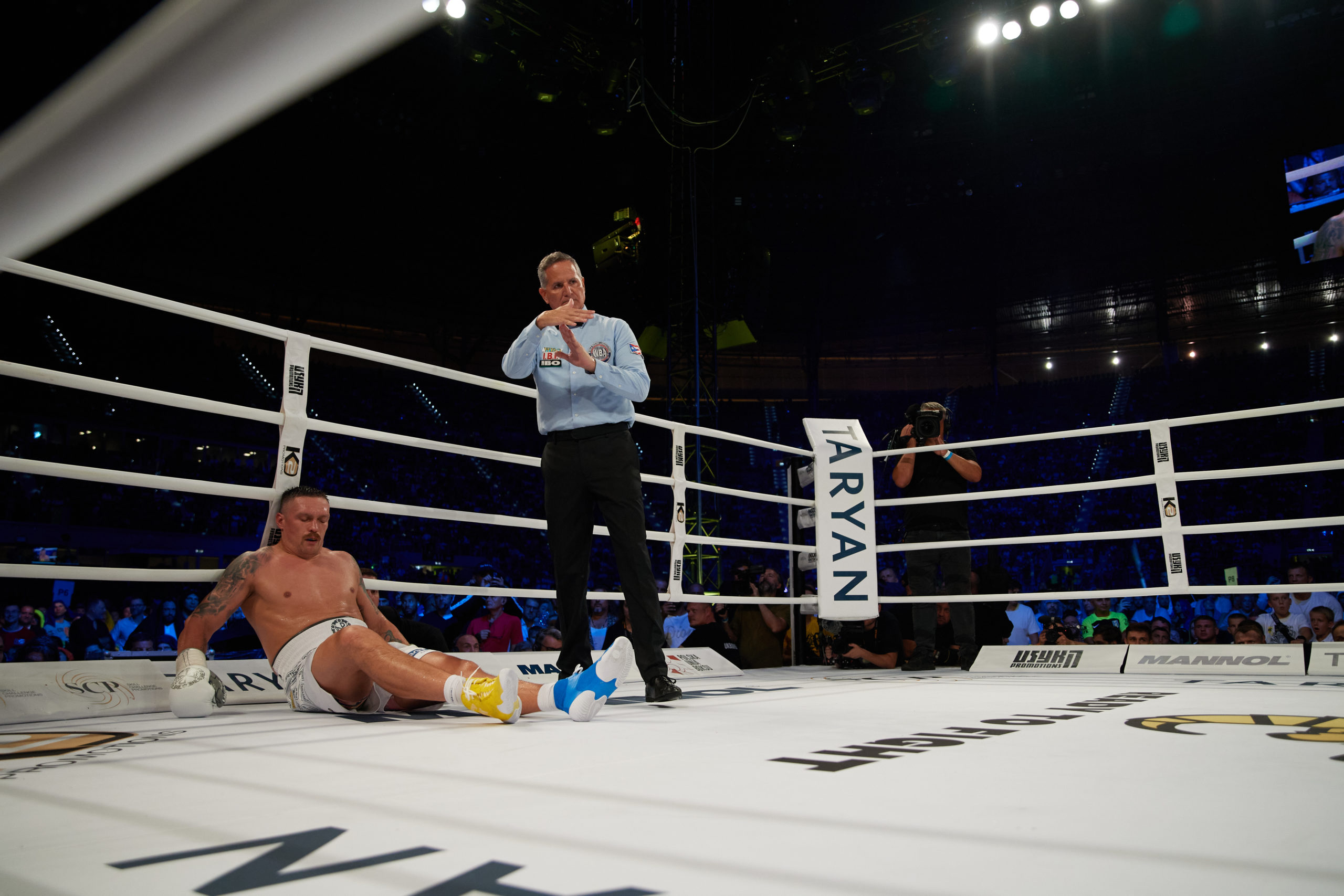 Usyk Retirement Debate Ignites! Eddie Hearn'S Explosive Take! - n6tcspu