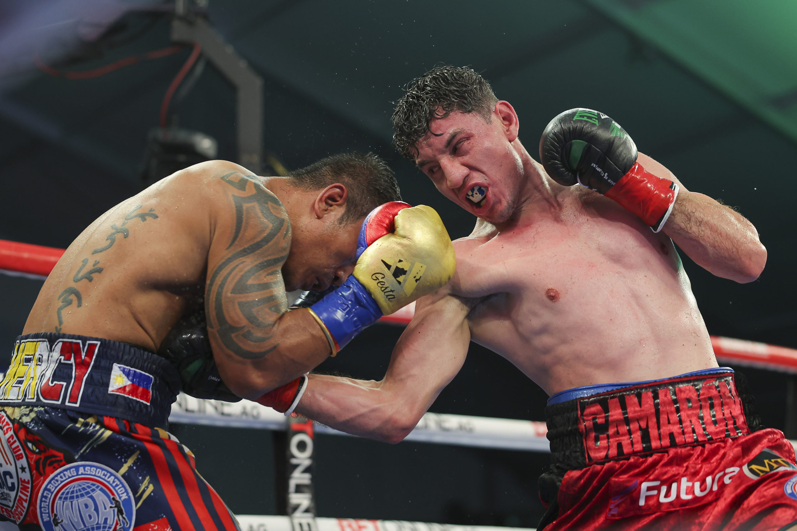 William Zepeda Stops Mercito Gesta In Six