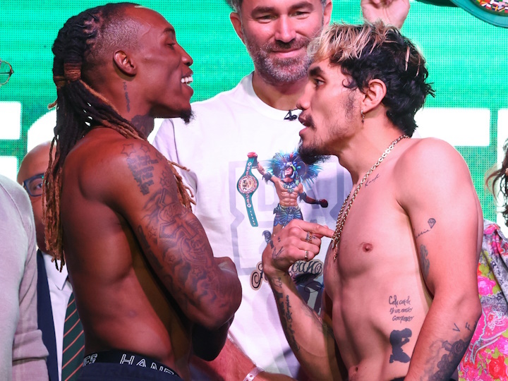 O'Shaquie Foster vs. Eduardo Hernández