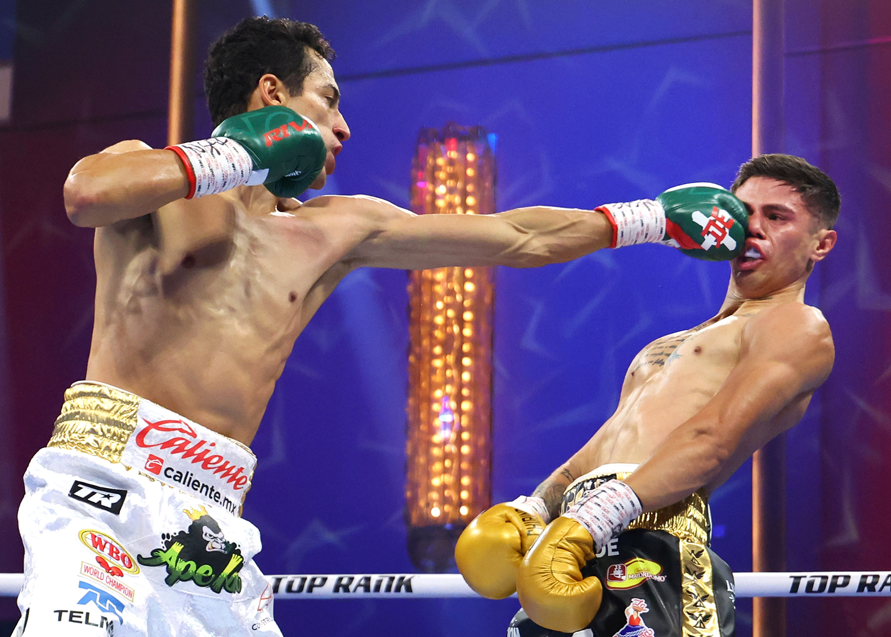Rafael Espinoza vs Arnold Khegai - how to stream, betting odds and fight card for November 15