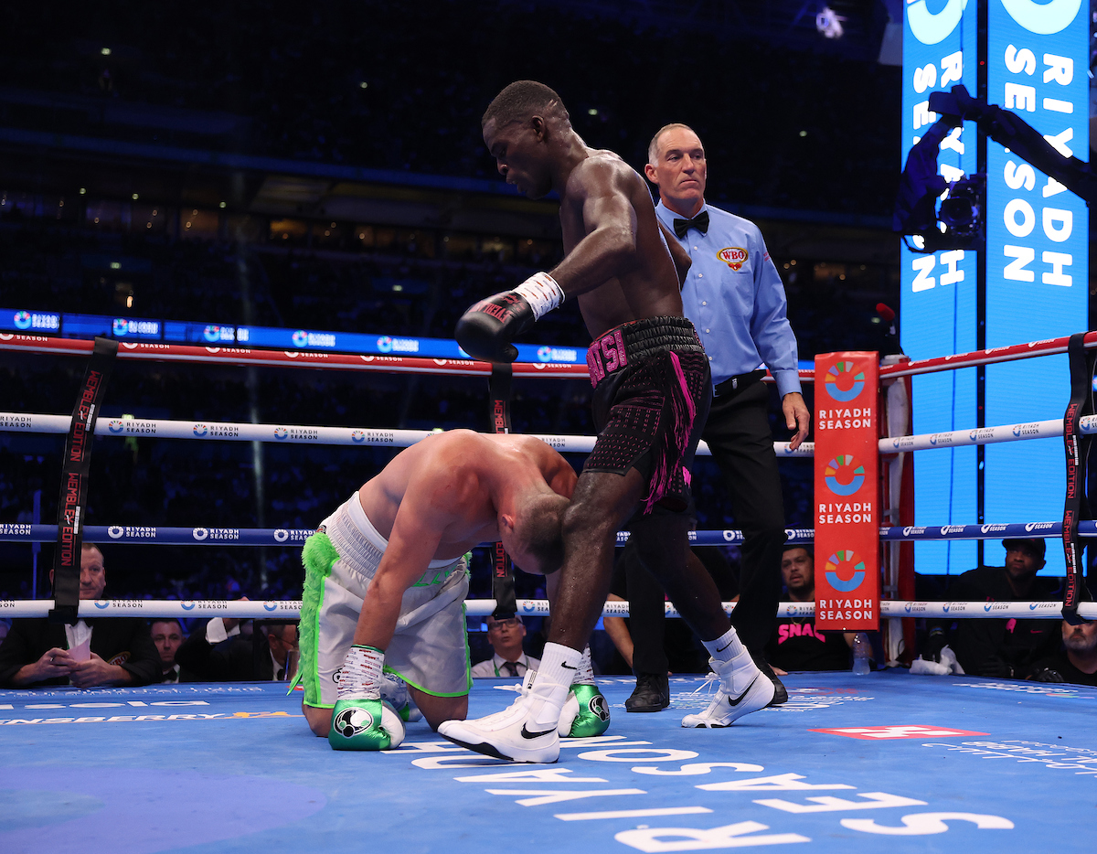 Joshua Buatsi Defeats Willy Hutchinson Despite Bizarre Scorecard