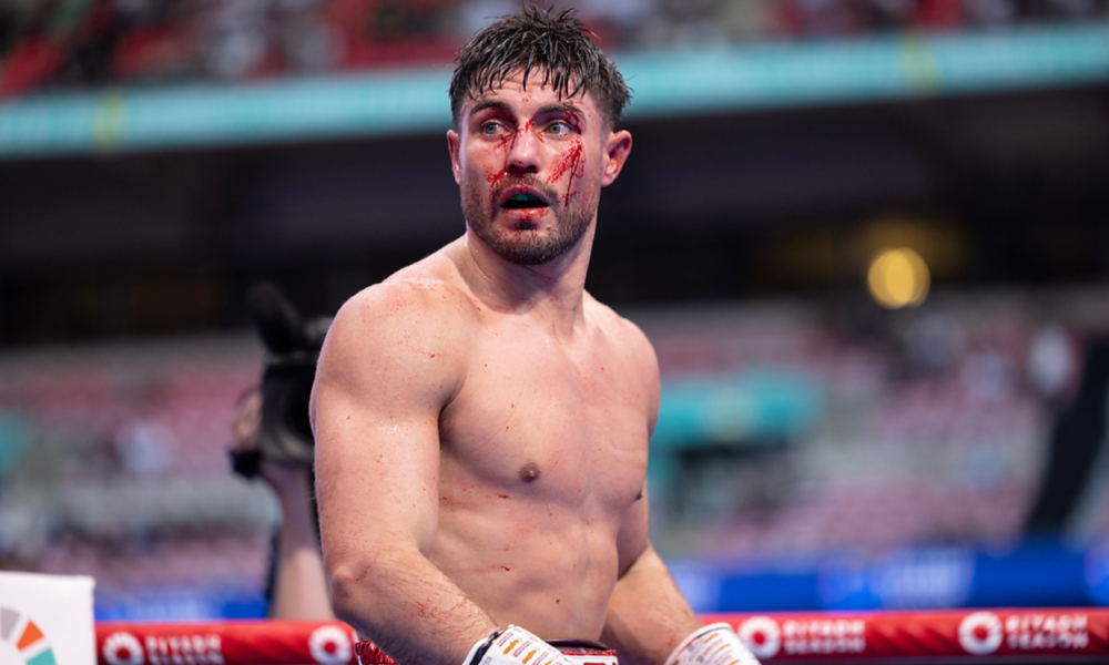 Josh Kelly overcomes the horror of the last round in an otherwise boring fight