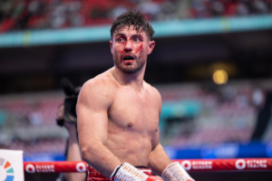 Josh Kelly Overcomes Final Round Scare in Otherwise Dull Fight Against Ishmael Davis