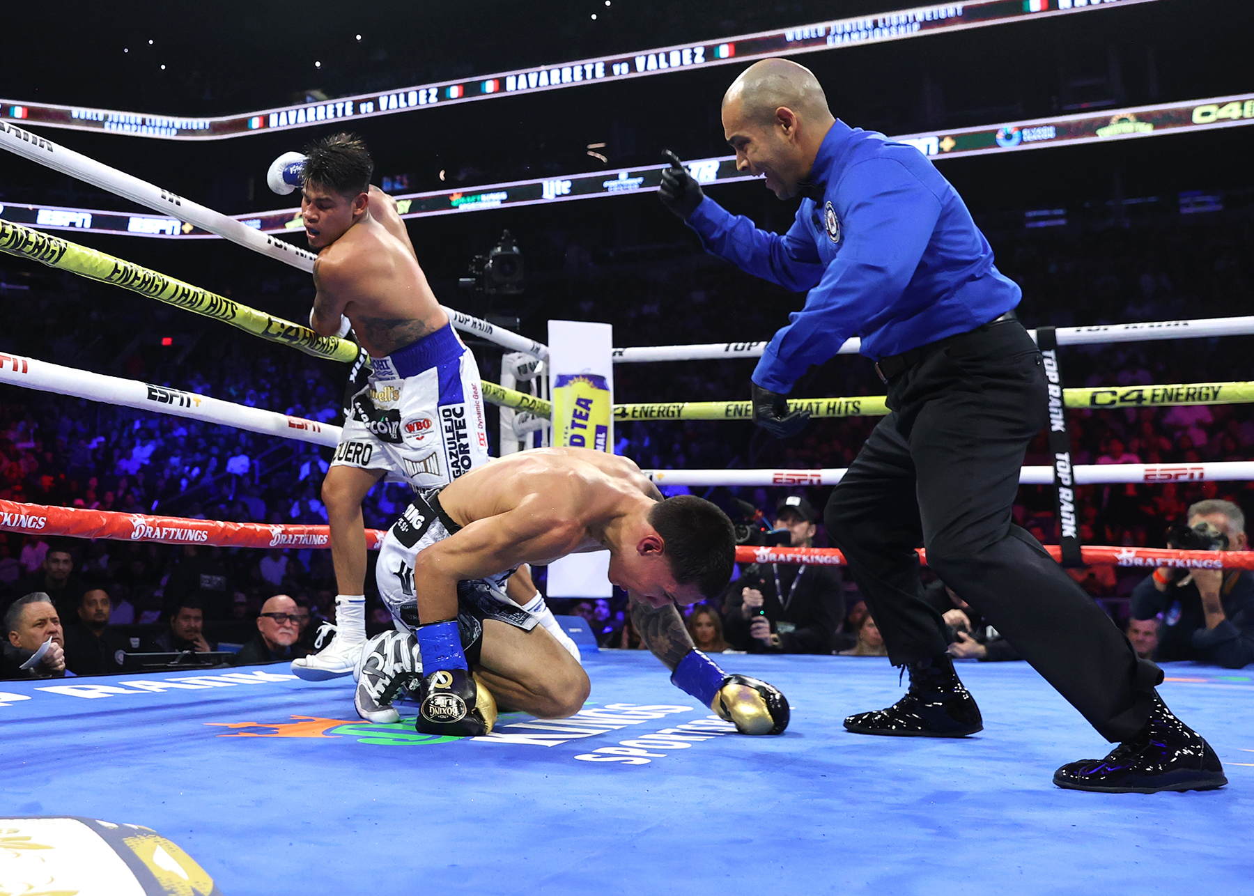 Emanuel Navarrete Repeatedly Drops, Stops Óscar Valdez