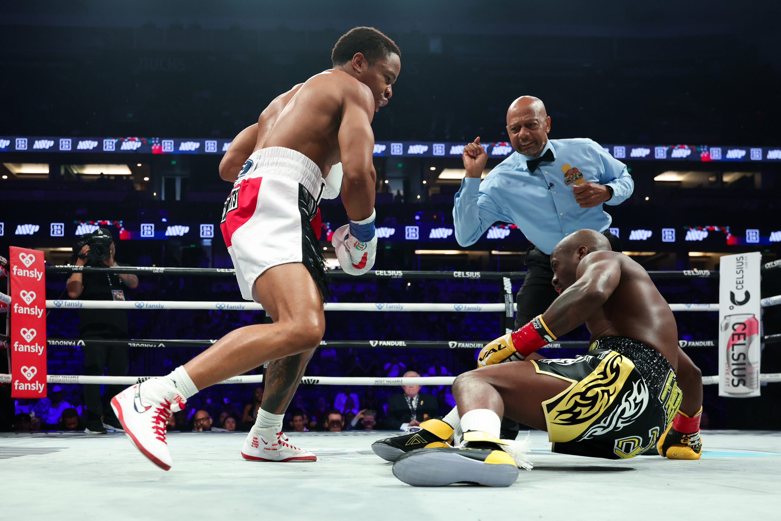 Top undefeated lightweight fighters we're watching - lightweight boxers