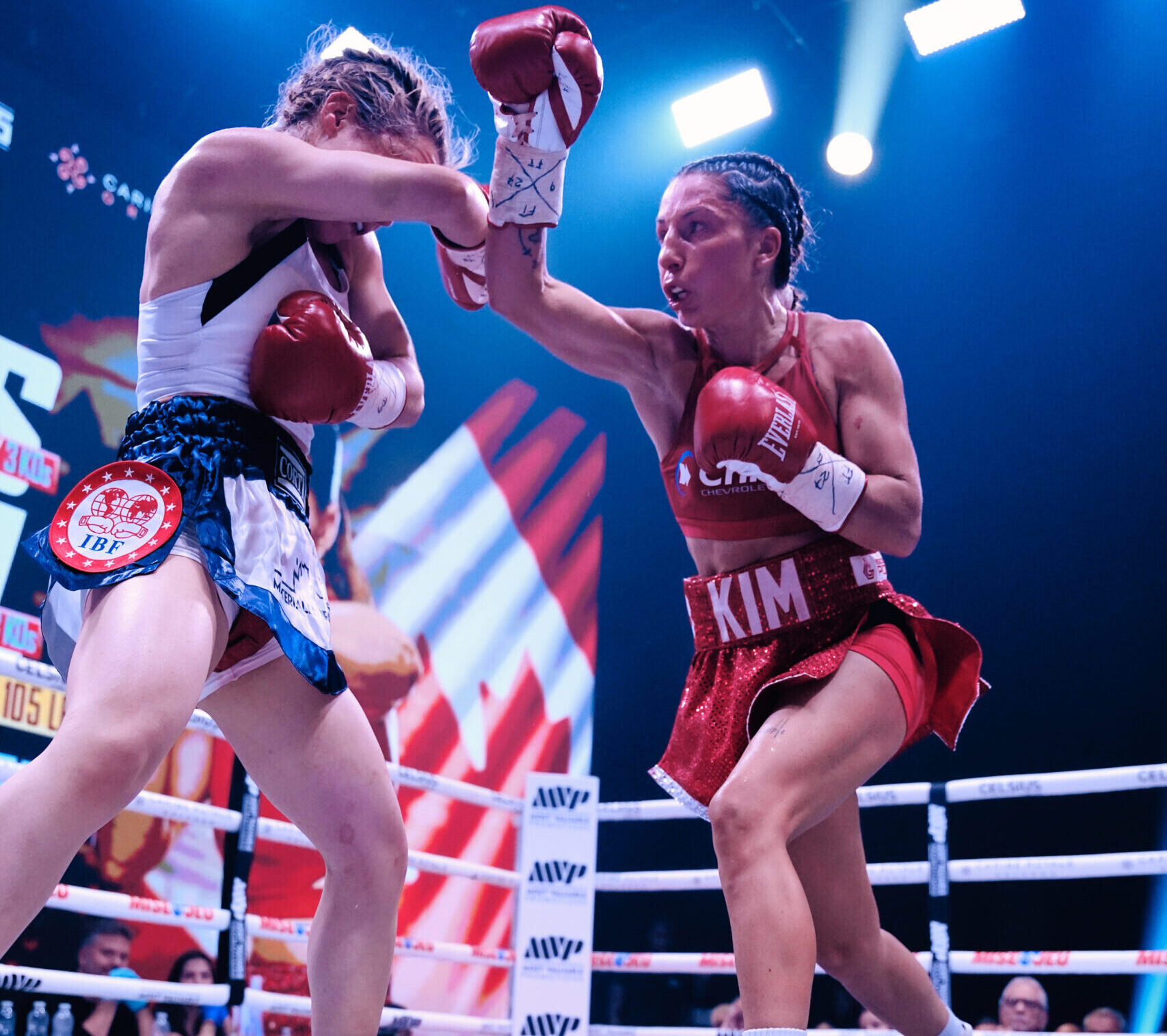 Title fights from around the world: Kim Clavel and Beatriz Ferreira edition