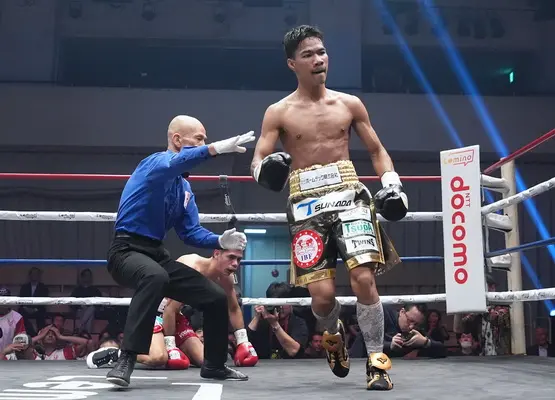Thanongsak Simsri scores quick stoppage over Sergio Mendoza
